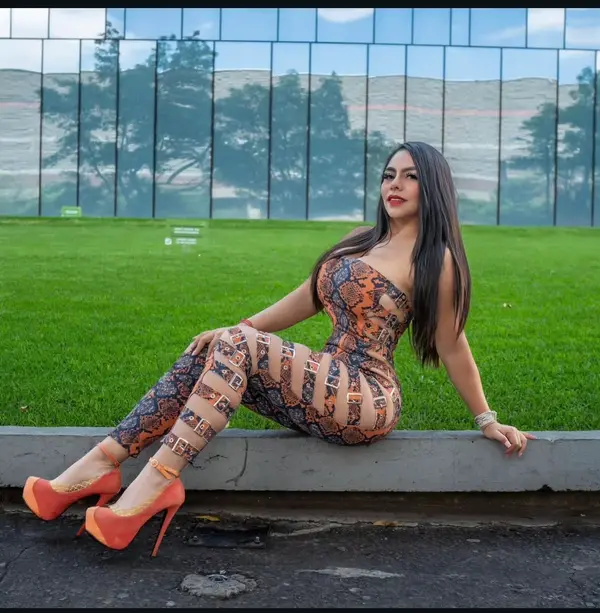 Denisse Yong · Edecán AA en Ciudad de México