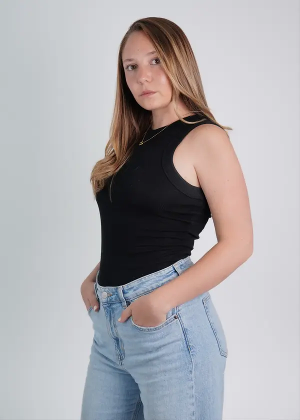emilia sarmiento · Edecán AA