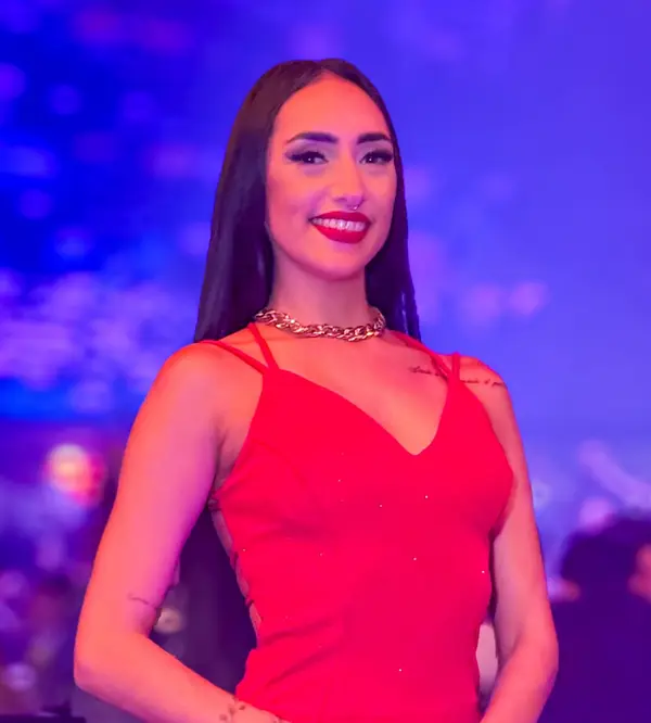 Celess · Edecán AA en Cancún