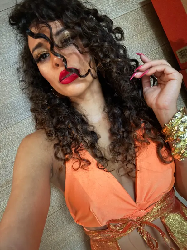 Mayra Bernald · Edecán AAA en Cancún